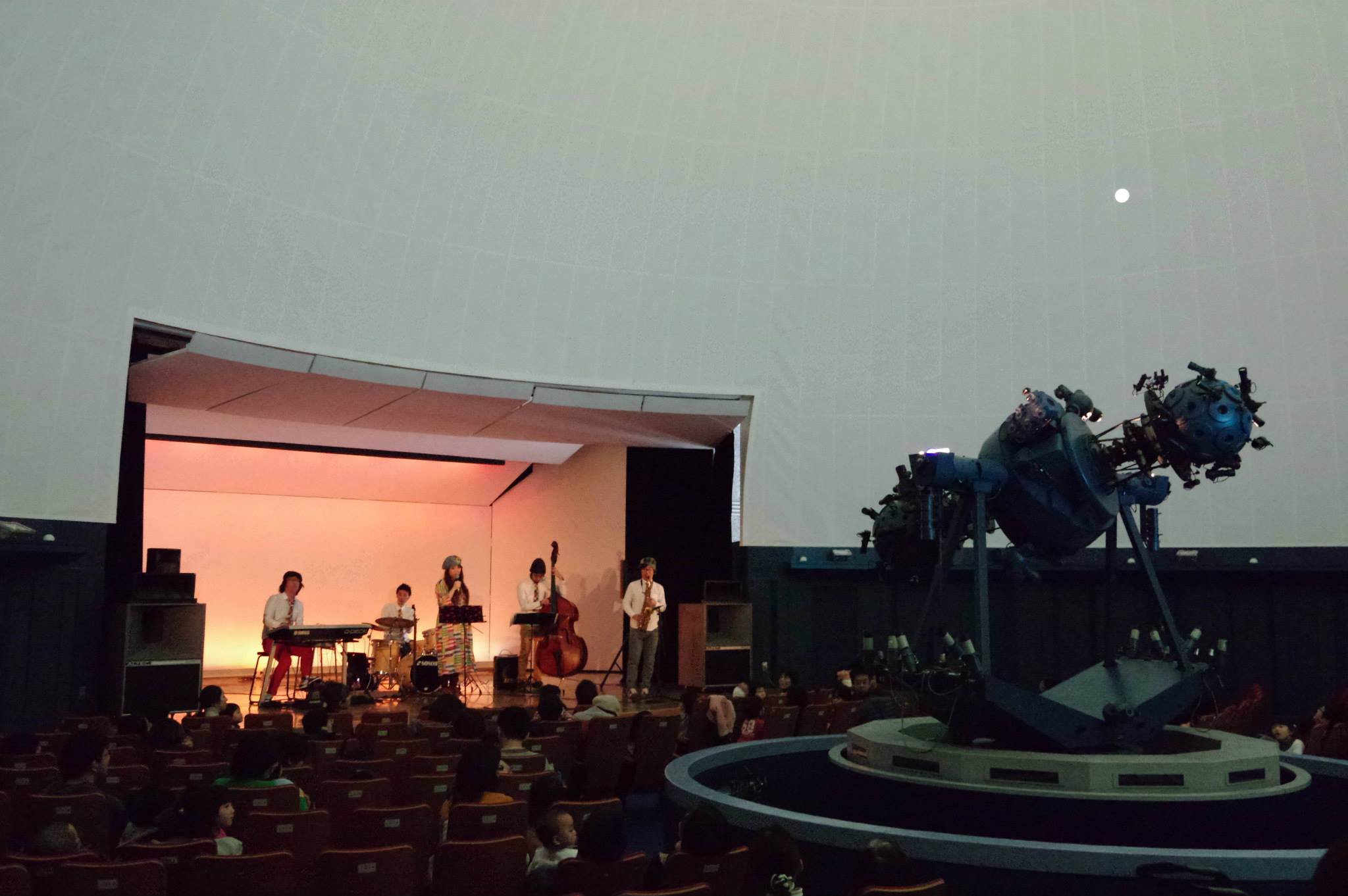 プラネタリウムでジャズコンサート