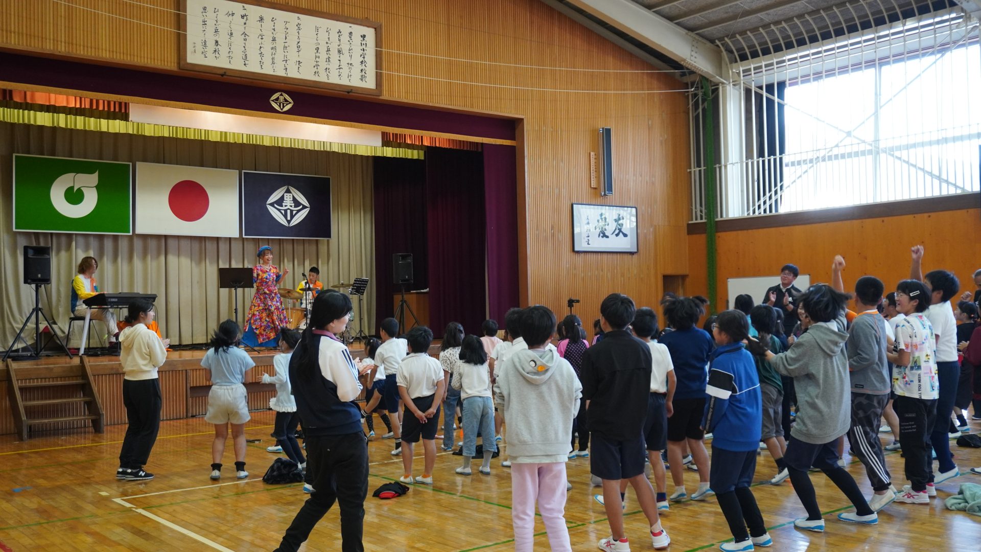 岐阜の小学校で芸術鑑賞会