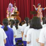 愛知県蟹江町の中学校で芸術鑑賞会