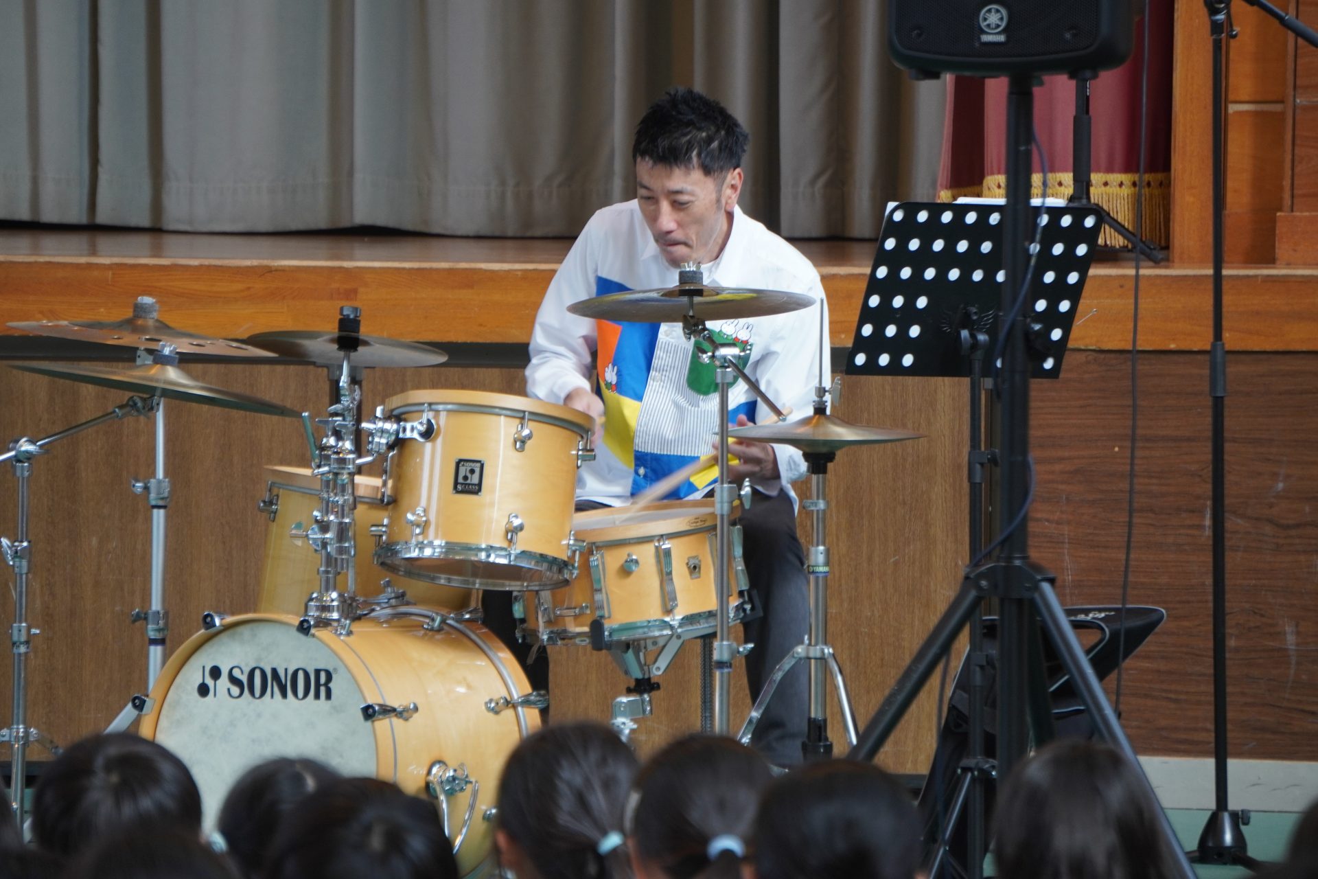 小学校の芸術鑑賞会の費用