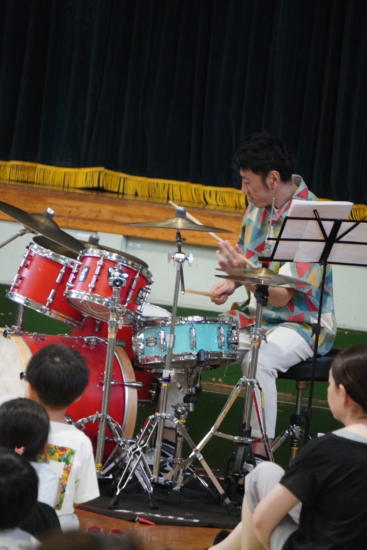 北海道の小学校で芸術鑑賞会