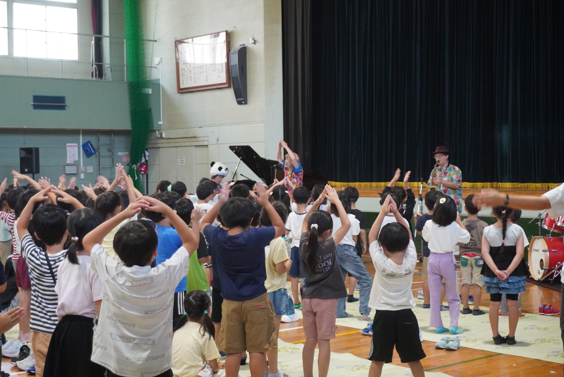 北海道の小学校で芸術鑑賞教室
