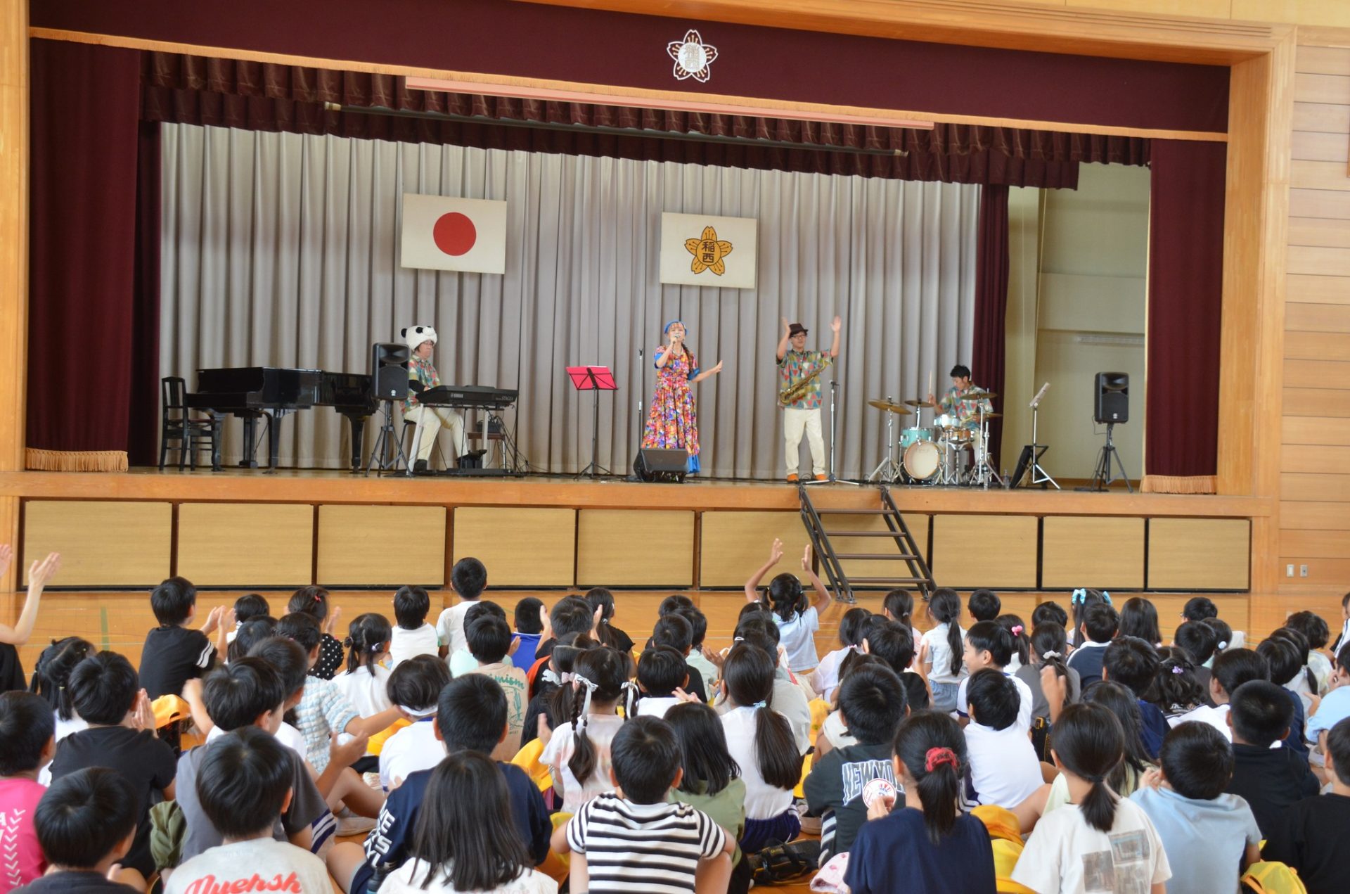 岐阜県各務原市の小学校で芸術鑑賞会