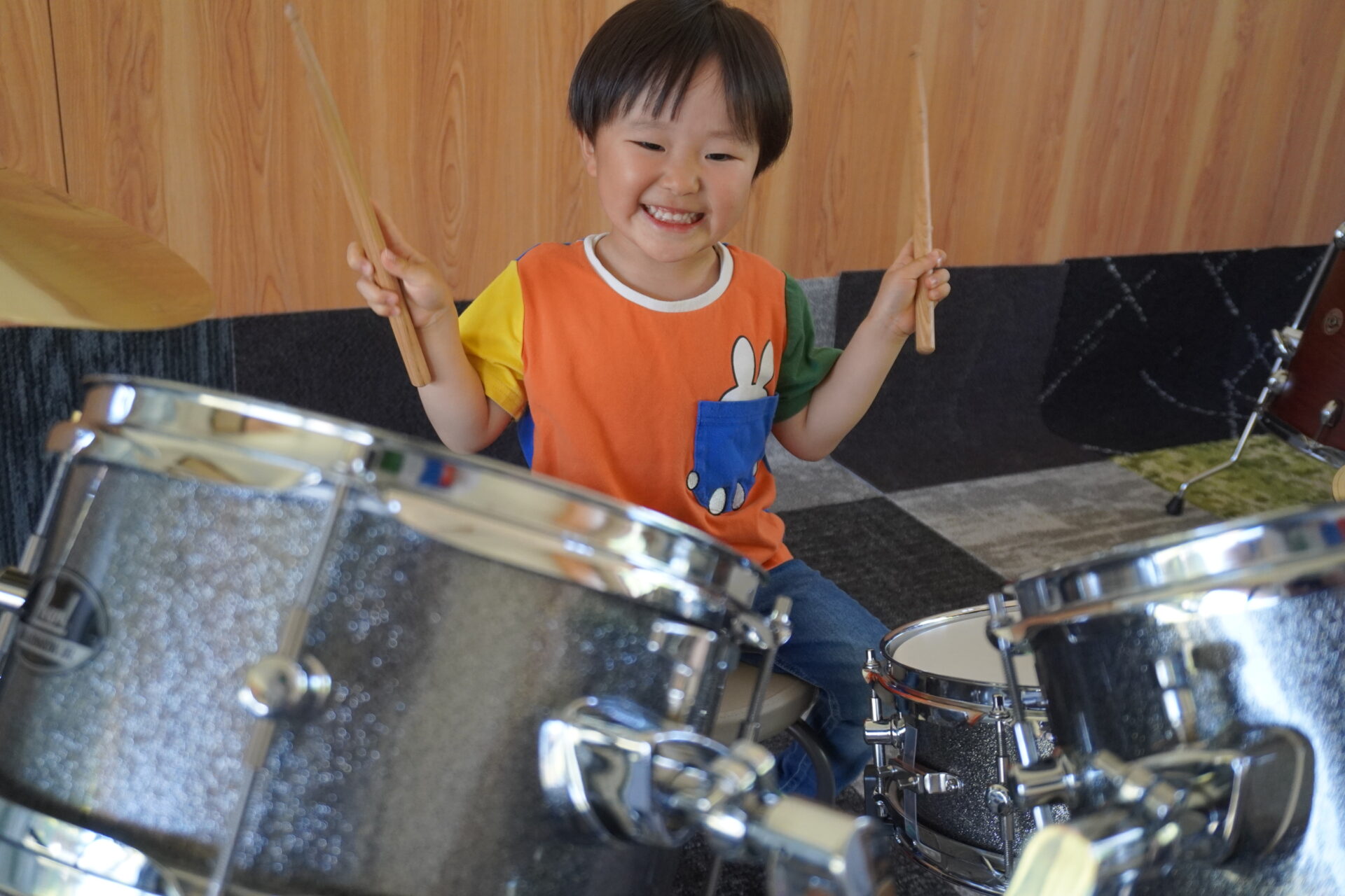 幼児のドラム体験