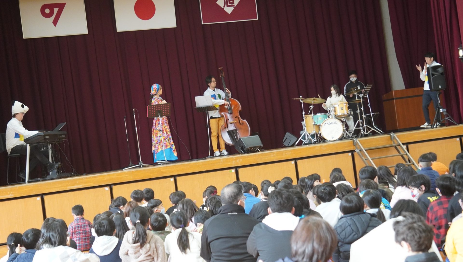 岐阜県可児市の小学校で芸術鑑賞会