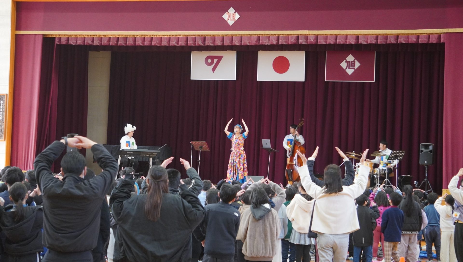 岐阜県可児市の小学校で芸術鑑賞会