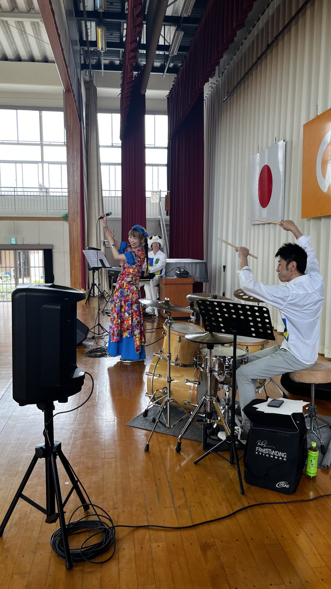 岐阜県八百津町の小学校で芸術鑑賞会